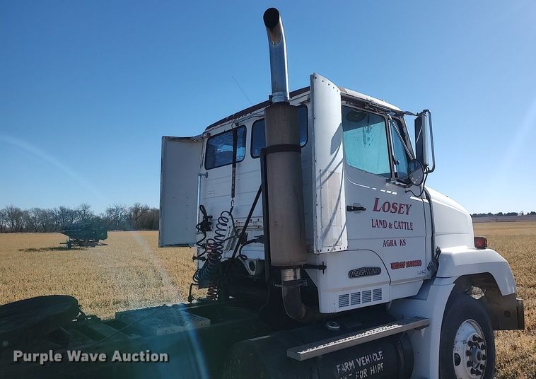 image for item DO3679 1987 Freightliner FLC  semi truck