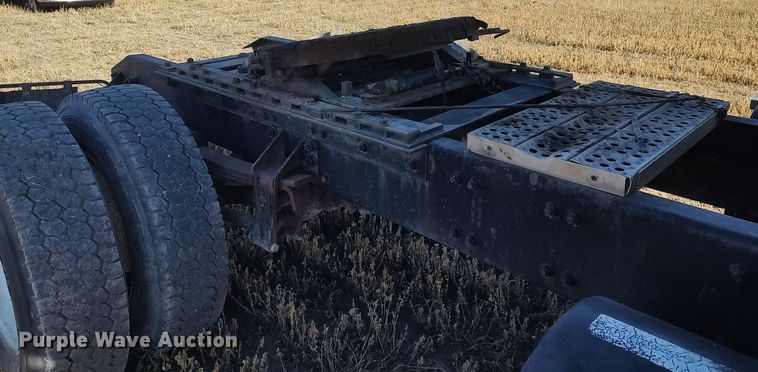 image for item DO3679 1987 Freightliner FLC  semi truck