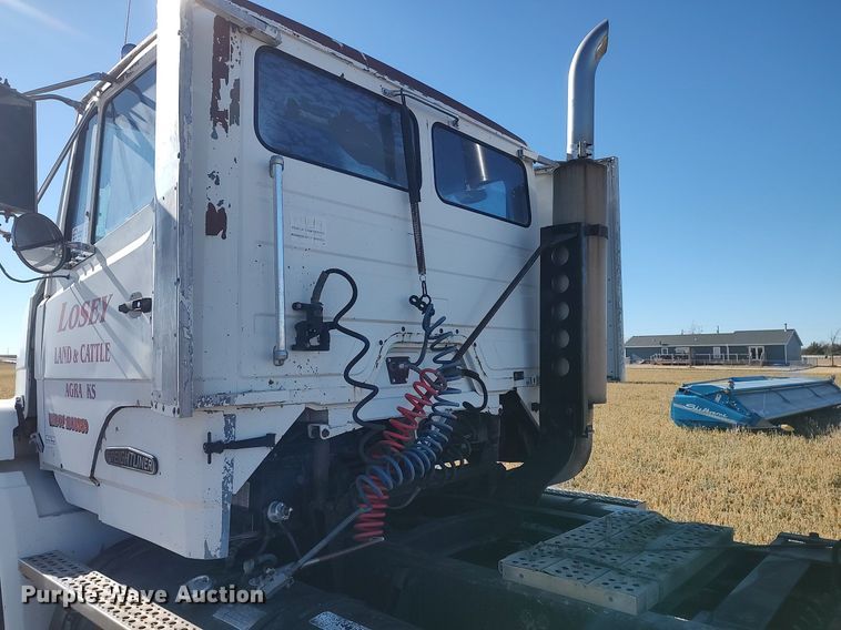 image for item DO3679 1987 Freightliner FLC  semi truck