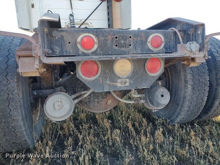 image for item DO3679 1987 Freightliner FLC  semi truck