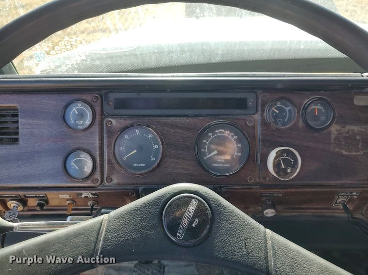 image for item DO3679 1987 Freightliner FLC  semi truck