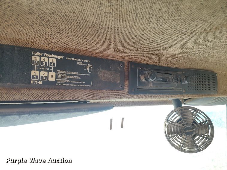 image for item DO3679 1987 Freightliner FLC  semi truck