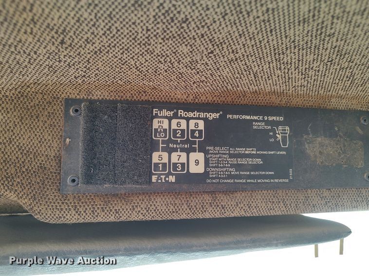 image for item DO3679 1987 Freightliner FLC  semi truck