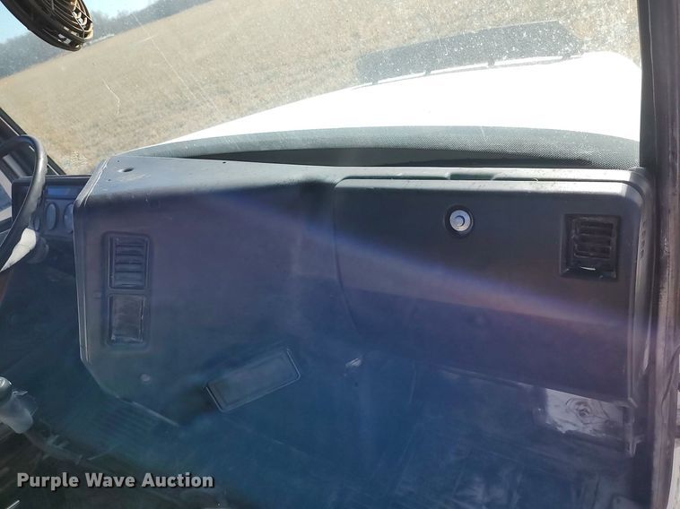 image for item DO3679 1987 Freightliner FLC  semi truck