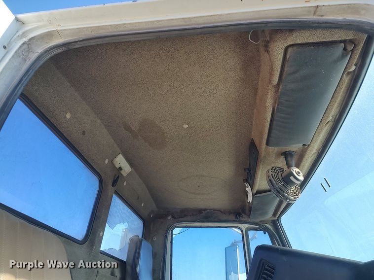 image for item DO3679 1987 Freightliner FLC  semi truck