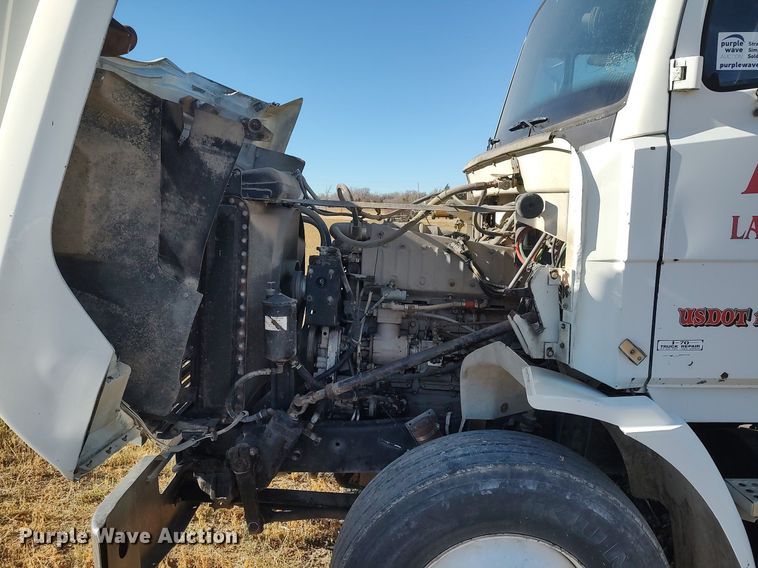 image for item DO3679 1987 Freightliner FLC  semi truck