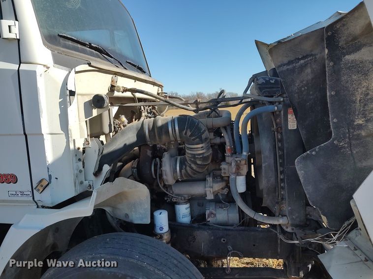 image for item DO3679 1987 Freightliner FLC  semi truck