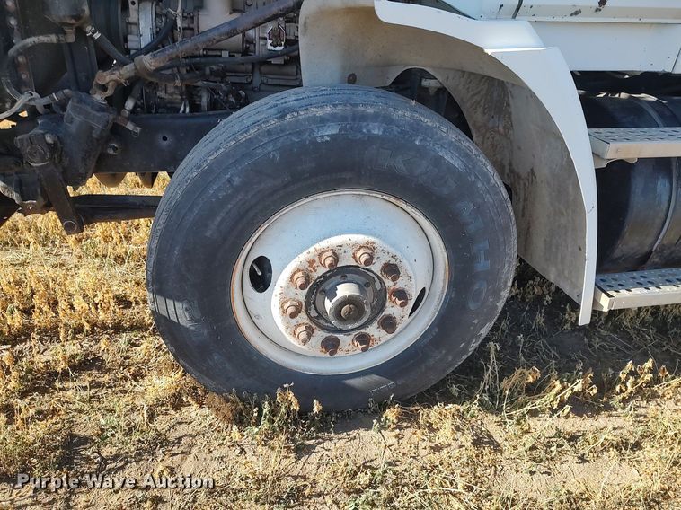 image for item DO3679 1987 Freightliner FLC  semi truck