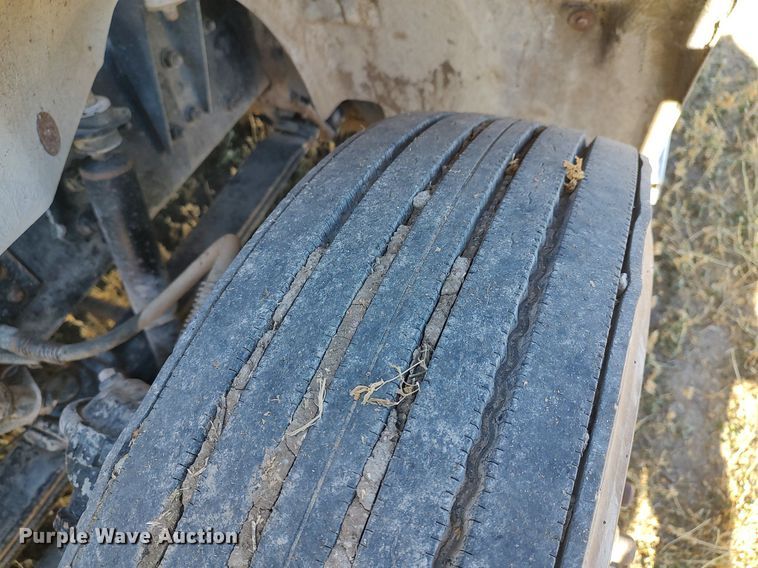 image for item DO3679 1987 Freightliner FLC  semi truck