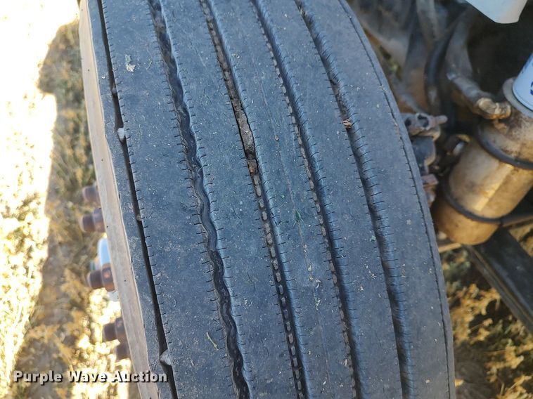 image for item DO3679 1987 Freightliner FLC  semi truck