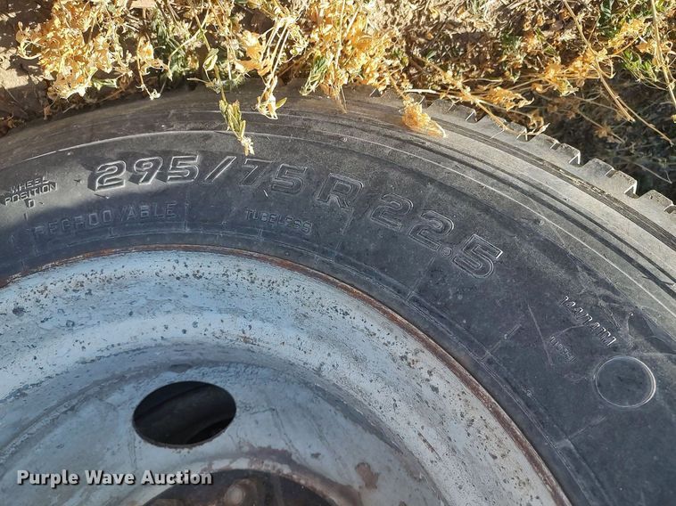 image for item DO3679 1987 Freightliner FLC  semi truck