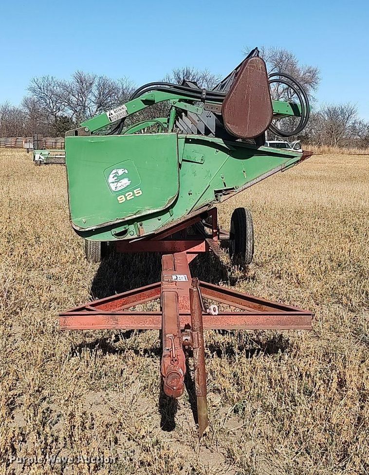 image for item DO3680 1990 John Deere 925  rigid head