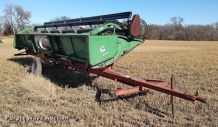 image for item DO3680 1990 John Deere 925  rigid head