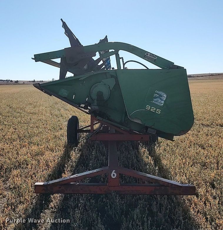image for item DO3680 1990 John Deere 925  rigid head