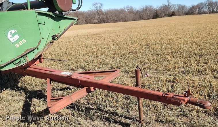 image for item DO3680 1990 John Deere 925  rigid head