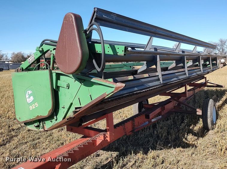 image for item DO3680 1990 John Deere 925  rigid head