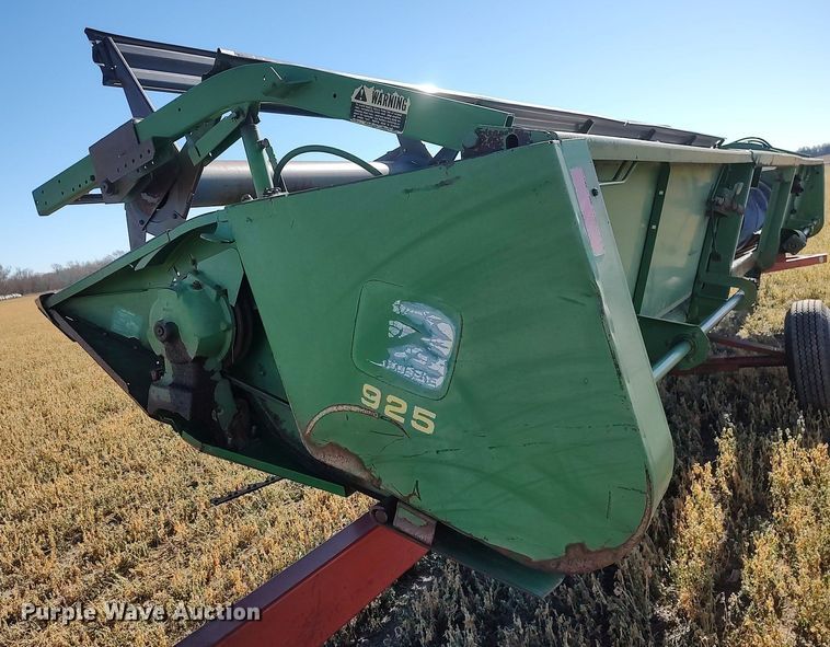 image for item DO3680 1990 John Deere 925  rigid head