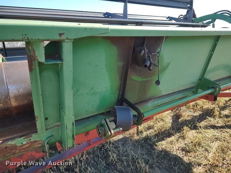 image for item DO3680 1990 John Deere 925  rigid head