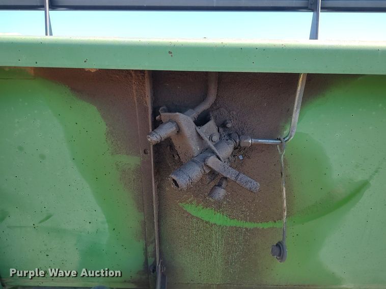 image for item DO3680 1990 John Deere 925  rigid head