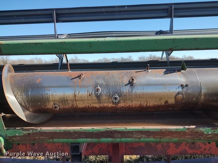 image for item DO3680 1990 John Deere 925  rigid head