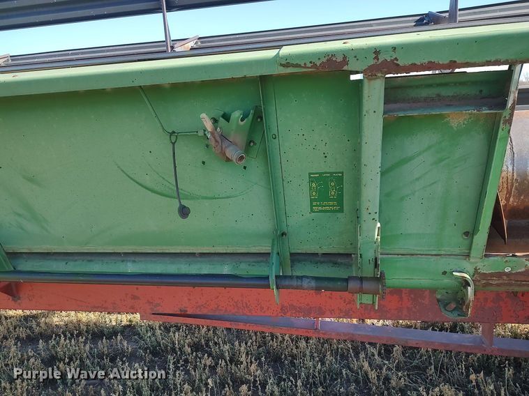 image for item DO3680 1990 John Deere 925  rigid head