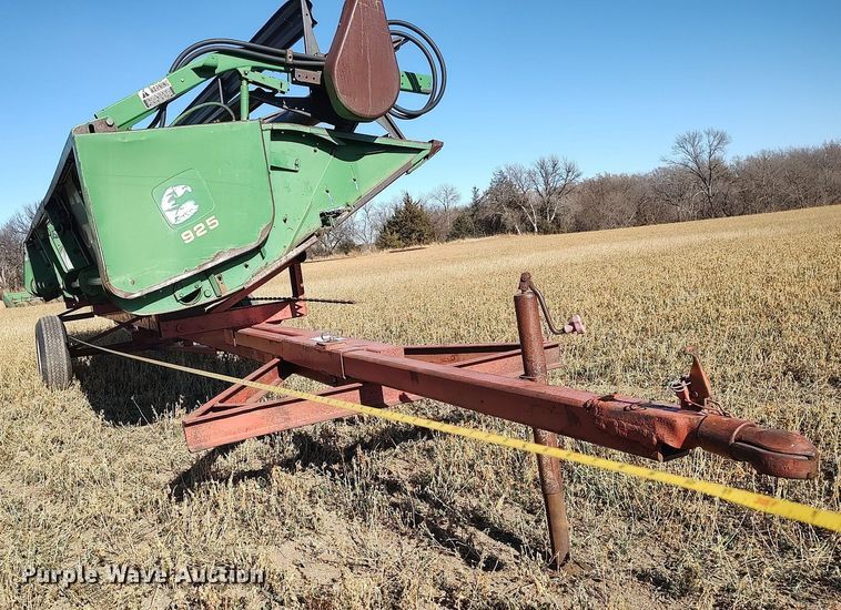 image for item DO3680 1990 John Deere 925  rigid head
