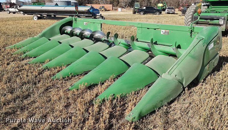 image for item DO3683 2012 John Deere 608C  corn head