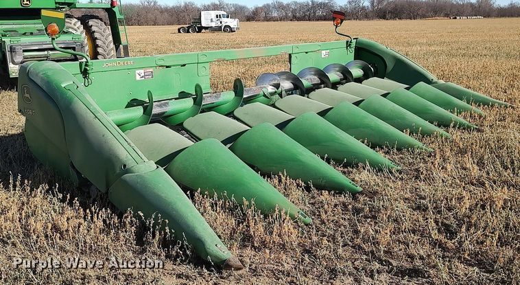 image for item DO3683 2012 John Deere 608C  corn head