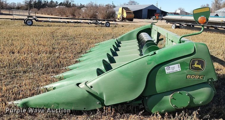 image for item DO3683 2012 John Deere 608C  corn head