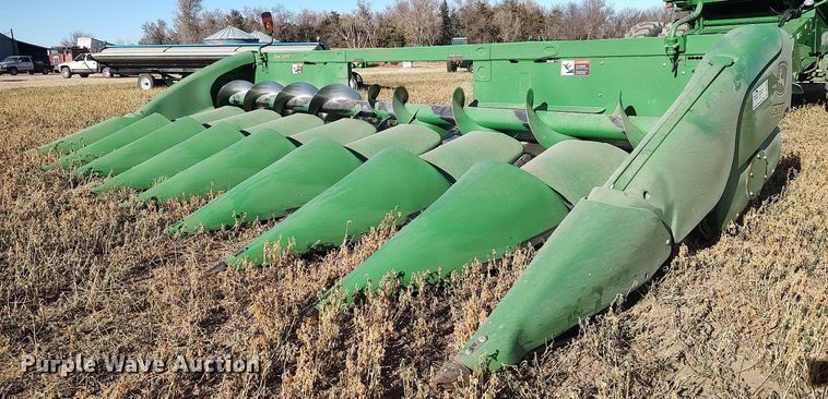image for item DO3683 2012 John Deere 608C  corn head
