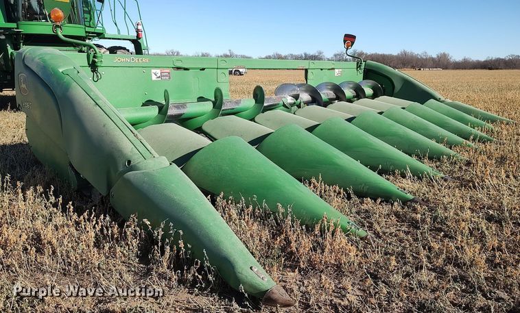 image for item DO3683 2012 John Deere 608C  corn head