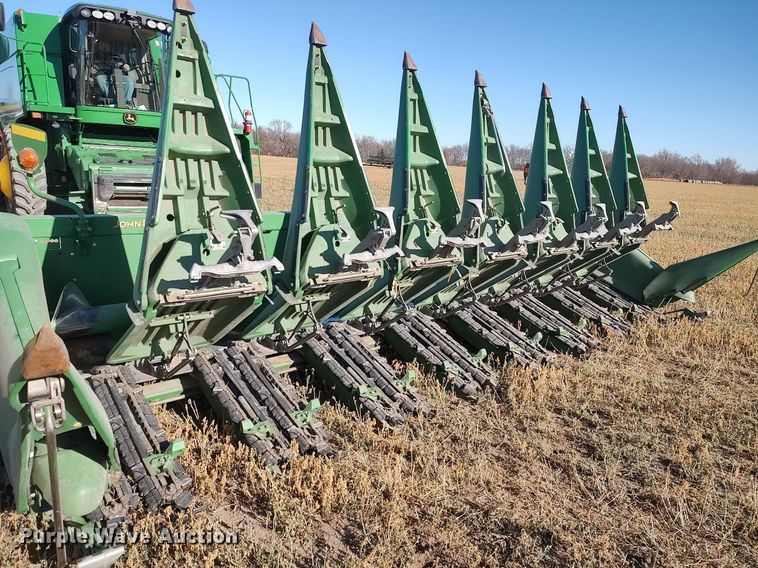 image for item DO3683 2012 John Deere 608C  corn head