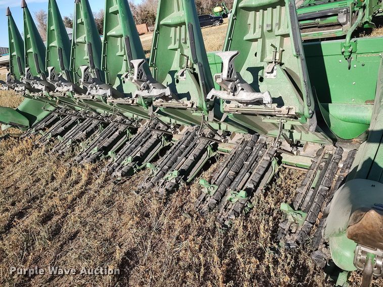 image for item DO3683 2012 John Deere 608C  corn head