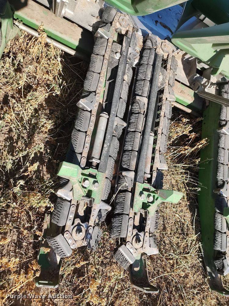 image for item DO3683 2012 John Deere 608C  corn head