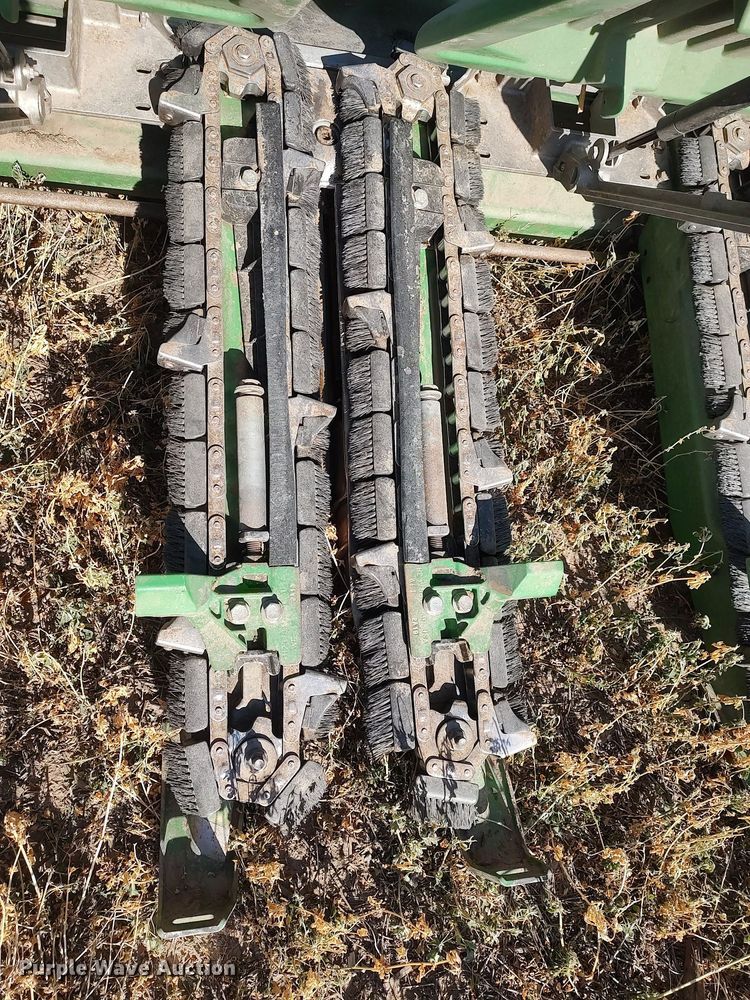 image for item DO3683 2012 John Deere 608C  corn head