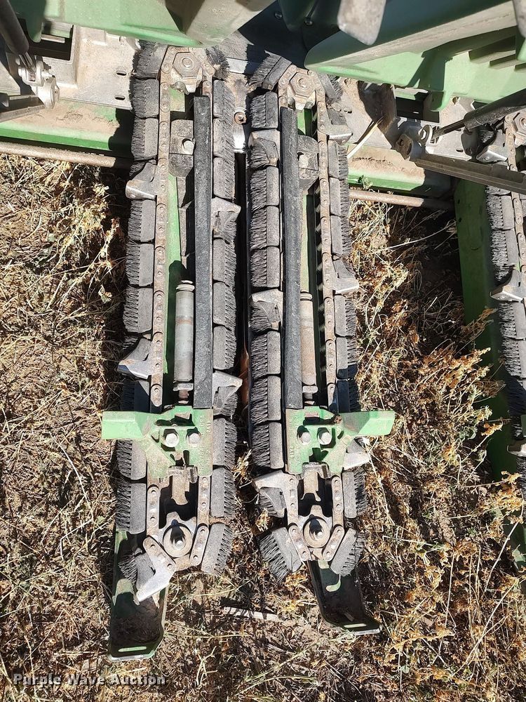 image for item DO3683 2012 John Deere 608C  corn head