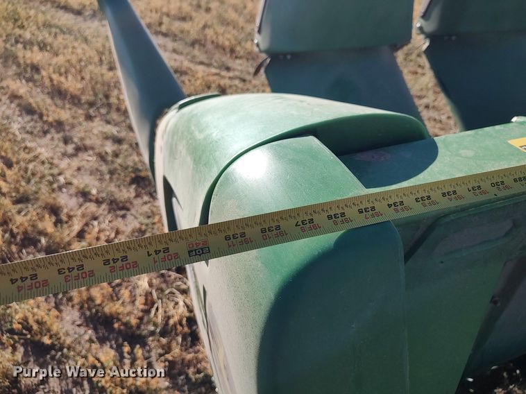 image for item DO3683 2012 John Deere 608C  corn head