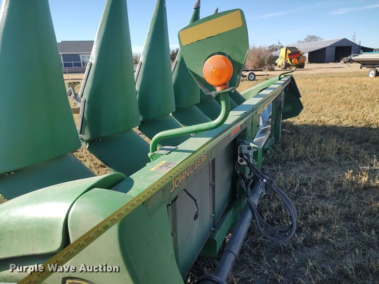 image for item DO3683 2012 John Deere 608C  corn head