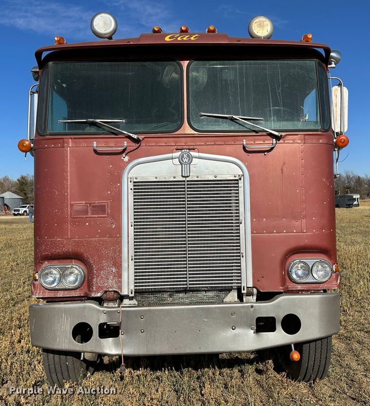 image for item DO3685 1982 Kenworth K100  grain truck