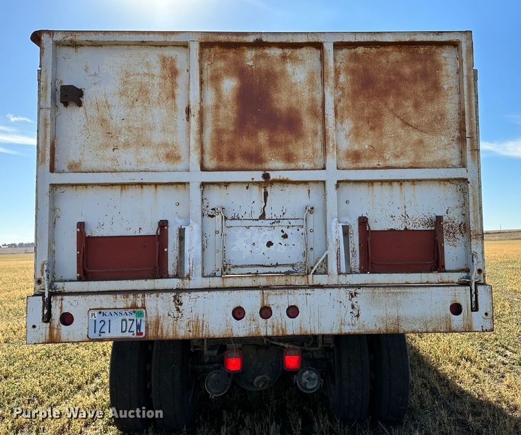 image for item DO3685 1982 Kenworth K100  grain truck