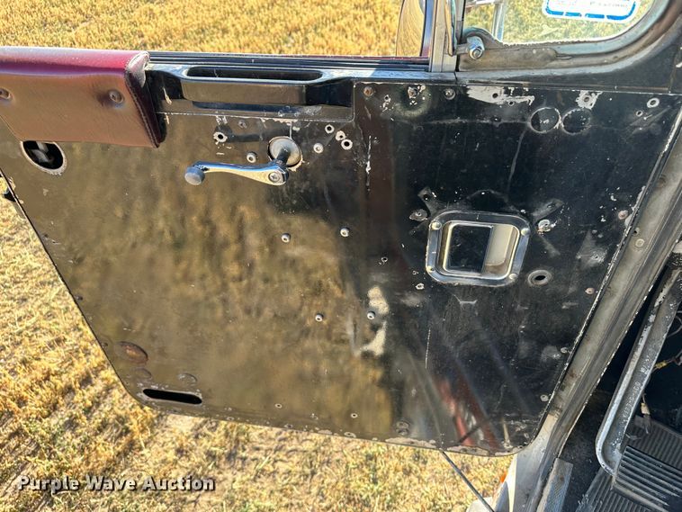 image for item DO3685 1982 Kenworth K100  grain truck