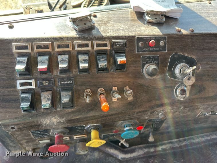 image for item DO3685 1982 Kenworth K100  grain truck