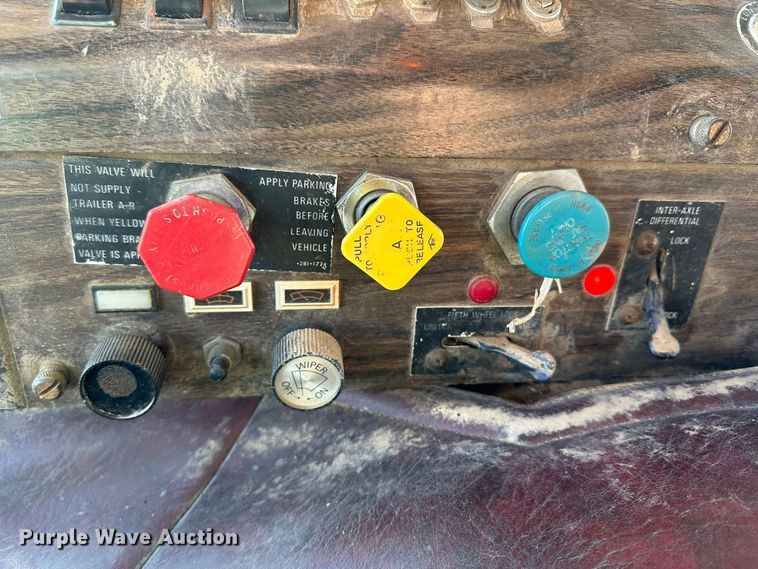 image for item DO3685 1982 Kenworth K100  grain truck