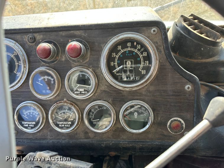 image for item DO3685 1982 Kenworth K100  grain truck