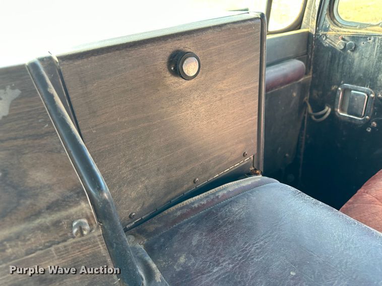 image for item DO3685 1982 Kenworth K100  grain truck