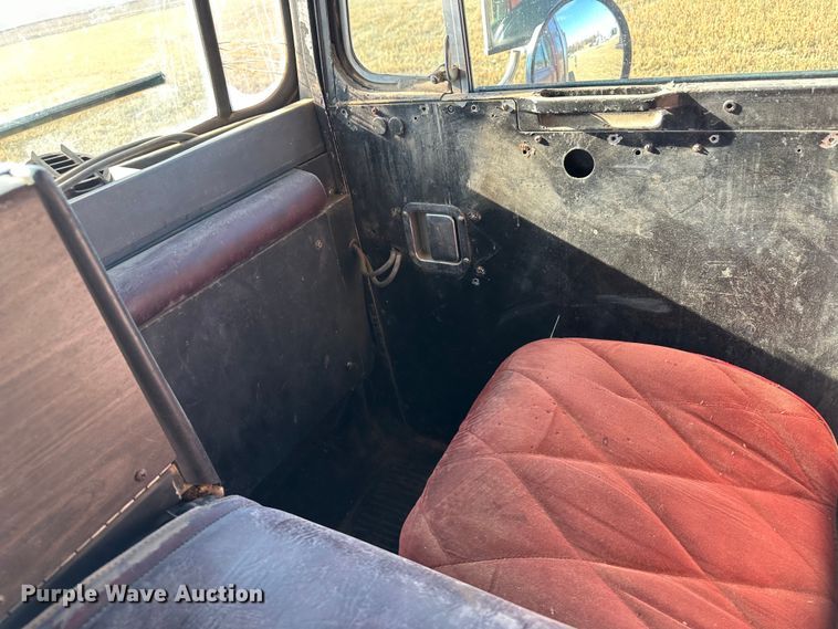 image for item DO3685 1982 Kenworth K100  grain truck