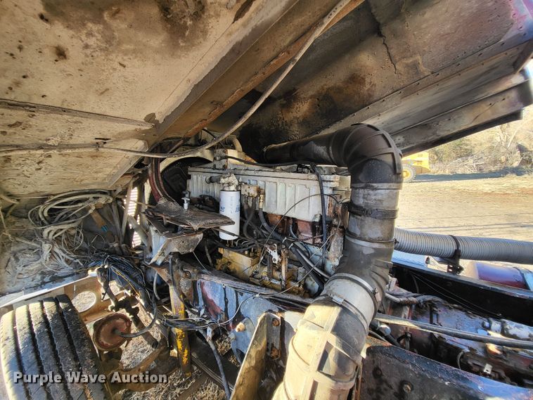 image for item DO3685 1982 Kenworth K100  grain truck