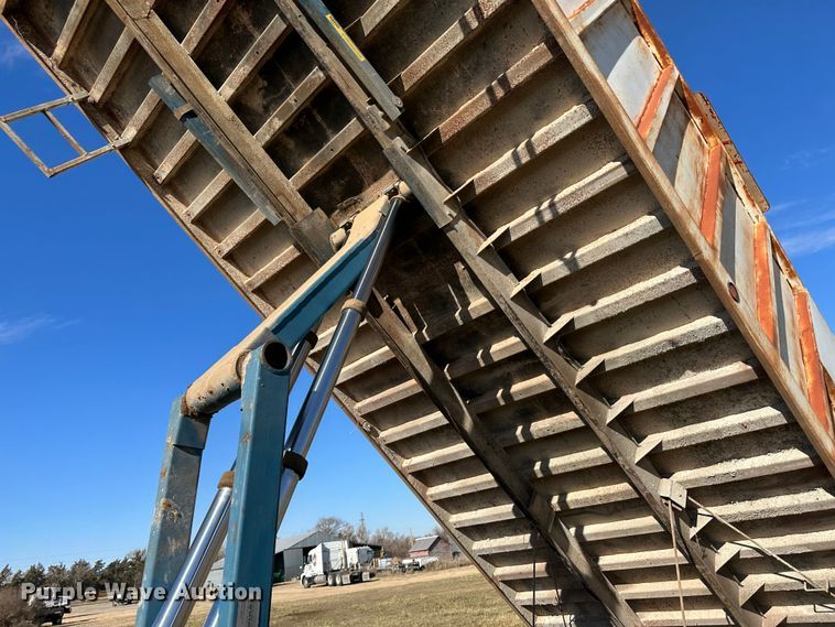 image for item DO3685 1982 Kenworth K100  grain truck