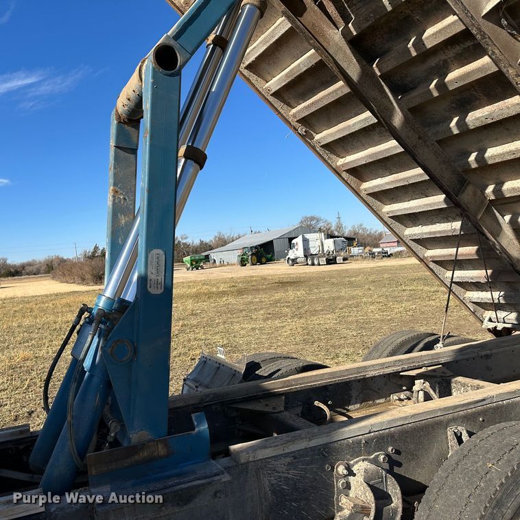 image for item DO3685 1982 Kenworth K100  grain truck