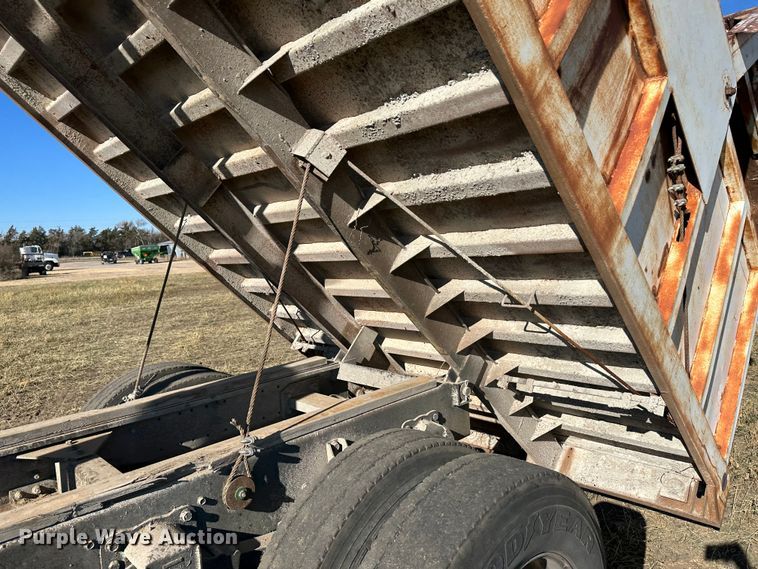 image for item DO3685 1982 Kenworth K100  grain truck